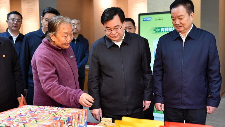 西藏·甘肃事情座谈会在拉萨举行，两省区向导莅临菠菜担保网青稞考察