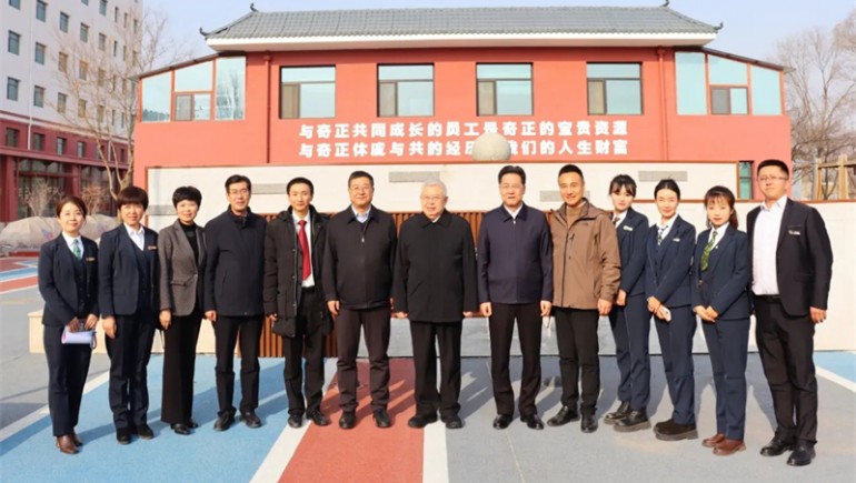 天下政协委员、中国墟落生长自愿效劳增进会会长刘永富一行莅临菠菜担保网康养旅行指导